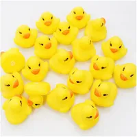 1000pcs Baby Bath Water Toy Toys sons des canards en caoutchouc jaunes baignoires enfants nager cadeaux de plage