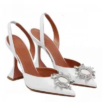 Fashion -Saison -Schuhe Amina Italien Muaddi Pumps weiße Leder Begum Slingback Crystal Hochzeitsfeier Braut Brautmädchen Prinzessin SNFH212U