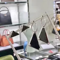 Designer sieraden dame charme oorring omgekeerde driehoekige metalen klinknageloorbellen
