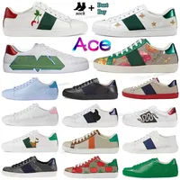 2022 Top Sneaker Casual Chores Designer Uomini DONNE Men Femmes Italia Marque Low Top Leather Sneakers Ace Stripes Shoe Walking Walking Sports Quality Trainers Scarpe