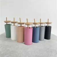 Bambu kapaklı 17 oz cam bardak ve taşınabilir kristal berraklığında soğuk içecek bardak içmek için saman su şişesi