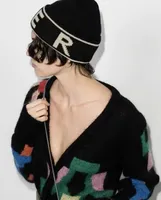 44 Hochwertige B-Letter-Herbst- und Wintergestrickte Hut Frauen und Männer kleine Mütze ohne Krempe Modedesigner Skelett Wollhut Vielseitiger Stil