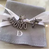 2021 새로운 디자이너 보석 Dijia Earrings Bee Star Inlaid Snowflake 비대칭 귀걸이 기질 여성 Net Red Dijia earri2223h