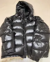 Men Down Winter Jacket Designer Short Puffer Snap-Off Choal desmontable Agrupación PARA PARTA Cálida ropa exterior