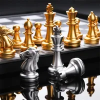 Magnetische Schach -Set -Klapptafel Grundschule Schwarz -Weiß -Schach -Stücke Gold und Silberschachstücke276m