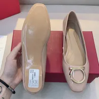 Designer Patente Couro Bowknot Ballet Sapato plano Bombas de couro de luxo de luxo de luxo Lefus Mary Jane Sapatos Bombas Banquetes Sapatos de casamento preto Apricot￣o vermelho