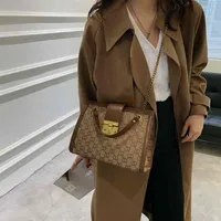 메신저 백 레저 디자인 감각 소형 여성의 새로운 패션 대학 학생 수업 인기 간단한 핸드백 243I