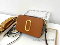 ブランドデザイナーハンドバッグを持つ女性のためのデザイナークボディバッグ