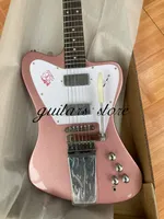 Tienda personalizada 1965 Guitarra eléctrica no reverse Bird Bird v con Vibrola Chrome Hardware Pink