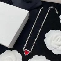 2022 Colares de coração Designer Colewelry colar para mulheres jóias de moda vermelho pingente de amor inicial Brandjewelry8 Brincos de pulseiras de pulseiras