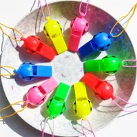 Fischia di plastica Fischietta per bambini Failiti Giochi Regali Toy World Whistles Fan Support Props multicolore all'ingrosso