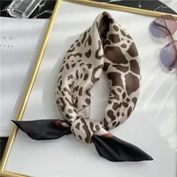 Schals 70 cm Square Schal Frauen Luxus Haarb￤nder Ribbon Seidenrunchies Ladies Schals Wickel Bandana Mode Foulard Neckerchief