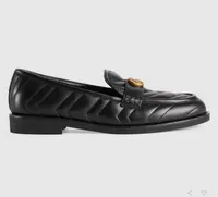 Lüks tasarımcı gündelik ayakkabı kadın erkek loafer daireler üzerinde siyah beyaz gerçek deri yumuşak ayakkabılar çift matelasse loafers katırlar düzlükleri toka üst kaliteli coutdoor