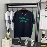 FSHION T 셔츠 BV의 디자이너 셔츠 Bottega Ven BV2022 초기 새로운 짧은 슬리브 티셔츠 3 차원 인쇄 된 글자 목걸이 남성과 여성 모두 다재다능합니다.