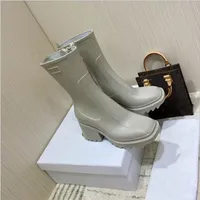 مصمم نساء نصف أحذية أحذية الشتاء مكتنزة ميد الكعوب العادي مربع أصابع القدم حذاء Rainboots Zip Women Mid Calf Booty288o