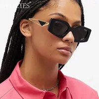 Güneş Gözlüğü Vintage Square Women Tasarımcı Metal Kesme Çerçeve Gözlükleri Bayan UV400 Gözlük