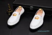 Genuine leather mens shoes Men039s oxfords Embroidery crown business dress shoe for men black white Groom shoes weddi1632908
