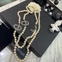 Kvinnors designer halsband mode smycken män kvinnor lyxiga mångsidiga pärlhalsband klassiska par hoops strängar smycken hängen 2212022qs