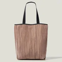 Bolsas de noche Gran capacidad Pleated Portable Women's Bag 2023 Viaje Compras Tote Diseñador de lujo Color de color caramelo y bolsos CC CC