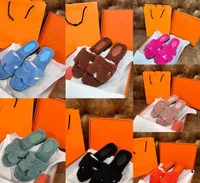 Zapatillas de lana de cordero de moda zapatos de dise￱o de letras lujosa de oto￱o s￡ndalo plano de color plano piel zapatillas esponjosas para mujeres 35-42 sandalias para el hogar de tama￱o con caja