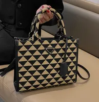 Luxurys tasarımcılar omuz çanta çanta çanta harfleri ile kadınlar crossbody tuval omuzlar bayan tote zincirleri çanta çantaları