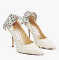 Elegante Bridals Wedding Love Sandals Shoes Women Latte Nappa Pumps met Pearl and Crystal-versierde boogpunt Toe Stiletto Heel Eu35-43 Originele doos