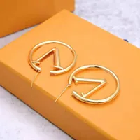 Luxury Big Gold Hoop Earrings Designer f￶r kvinnor 4cm Orrous Letter-L Brand Circle Simple Stud Earring Earring Nya br￶llop￤lskare Giftengagemangsmycken f￶r brud ColorFast