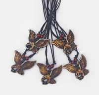Drop 12pcs faux brun yak os sculpté aigle charmes collier pendentif résine animal juiverie9832319