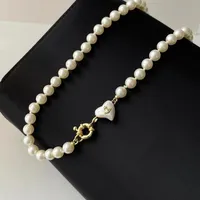 berühmte britische Designerin Perlenkette Halskette Kette Buchstabe-Anhänger Halskette 18K Gold plattiert 925 Silbertitanium Schmuck für Frauen Hochzeits Weihnachtsgeschenk