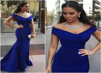 Królewski niebieski na ramię długie sukienki druhny syrena 2020 arabska formalna suknie ślubne gości