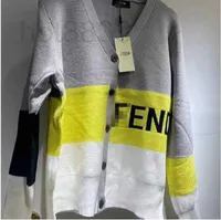여자 스웨터 디자이너 스타일리시 한 모노그램 라미네이트 프린트 프론트 탑 느슨한 더블 F 레터 v 넥 카디건 흰색 코트 njcj