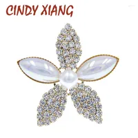 Brooches CINDY XIANG Rhinestone Flower For Women High Quality Pearl Pin Brooch Korean Style Jewelry Fashion Accessories