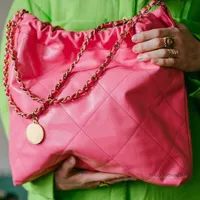 CC Wallets Luxuries Designers Women S Bag Diamond Pattern Gold-Ltone Metal Chain 22 حقائب تحمل على الظهر مصممة Glad Trash Facs MVWJ
