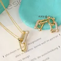 Lyxdesigner halsband Shiny Diamond Pendant Fashion Metal Pendants Halsband designers smycken popul￤ra damer m￤n ￤lskar h￤nge mycket bra g￥va