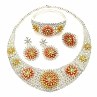 Orecchini di collana set Dubai Gold Plodato Wide Collar Flower Design Nigerian Wedding Jewelry Fashion Perle africane Donne