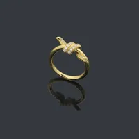 Pierścień Pierścień Rope Pierścień Rope Lakier z diamentów Klasyczna biżuteria 18k złota platowana róża hurtowa regulowana z pudełkiem
