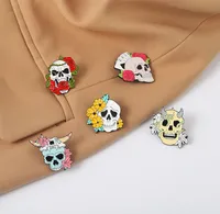 Punk Rose Skull Cow Head Brooch Unisex Halloween Flores Pins de collar de esqueleto Insignias de corsage de esmalte de aleación para suéter de sombrero de mochila6299208