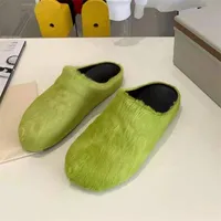Tasarımcı Kürk İzleyiciler Kadın Toe Toe At Saç Slaytları Kadın Siyah Gül Kırmızı Yeşil Mules Ayakkabı Düz ​​Yarım Terlik Kadın Gündelik Peluş Shoess