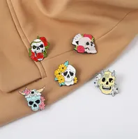 Punk Rose Skull Cow Head Brooch Unisex Halloween Flores Pins de collar de esqueleto Insignias de corsage de esmalte de aleaci￳n para su￩ter de sombrero de mochila9687040