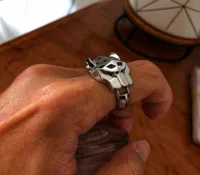 Pierścienie klastrowe marka mody pierścionka litera gładka palec czarna szkliwa biżuteria 9282709