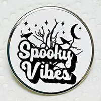 Gruselige Vibes Pin Pin Seltsames Gefühl englischer Brosche Gothic Retro Halloween Simple Metal Badge Kragen Hutbeutel Accessoires