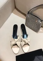 Bianca plana mulas em sandálias lisadas Couro Tirado padrão Onestep Slippers Summer Luxury Designer Slide Sandal Summers Classic9901526