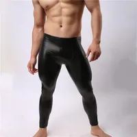 Men sexy longs Johns Undershirt slim noir faux casse-caisse en cuir mâle mince lisse u convex gay fitness pochet mi-jumelles
