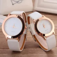 Modem￤rke Kvinnor M￤n unisex Lovers 'L￤derband Strap Quartz Wrist Watch 9255227Z