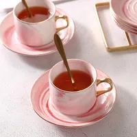 Mokken 180 ml thee -sets Mok European British Cup Saucer Set Coffee Cups Middag Tasse Ceramique Drinkware