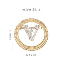14style Brand Designer V Letter Brooches Women Luxury Crystal Pearl Brooch Suit Laple Pin Metal Fashion Jewelry Accessories