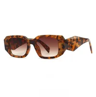 Modedesigner Sonnenbrille Klassische Brille Goggle Outdoor Beach Sonnenbrille f￼r Mann Frau 3 Farbe Optionale dreieckige Signatur mit Box 8679