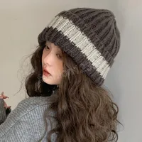Kadınlar için Gevşek Büyük Kafa Beanies Sonbahar ve Kış Sıcak Örgü Kazık Şapkaları Kore Versiyon Moda INS KÜÇÜK ERKEK CAPS GORROS