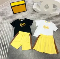 Tasarımcı Bebek Çocuk Giyim Setleri Kızlar Lüks Elbise Erkekler Sportif Takımlar Çocuk Klasik Marka Giysileri Moda Giyim Yaz Tshirt takım elbise