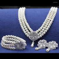 Choker Colliers de perles nuptiales ￠ trois rang￩es fix￩s pour les femmes Ruge ￠ quatre feuilles Collier Collier Boucle d'oreille